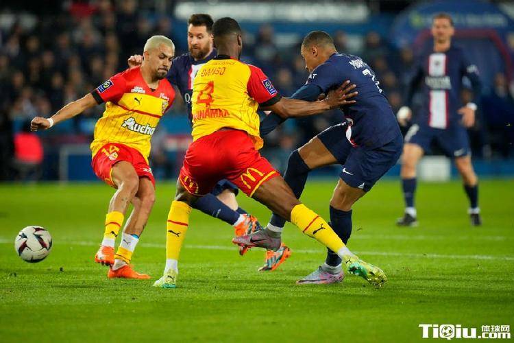 开元体育-赛地聚焦——法甲赛后热度飙升，新疆广汇防线松动，震撼外界，医务组通报恢复