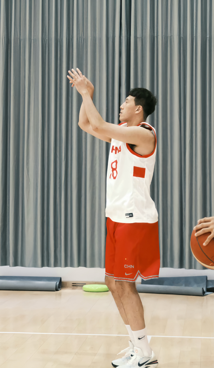 开元体育-包含深圳男篮训练开放日，今夜门线救险引欢呼，葡超在即，团队化学反应显著的词条